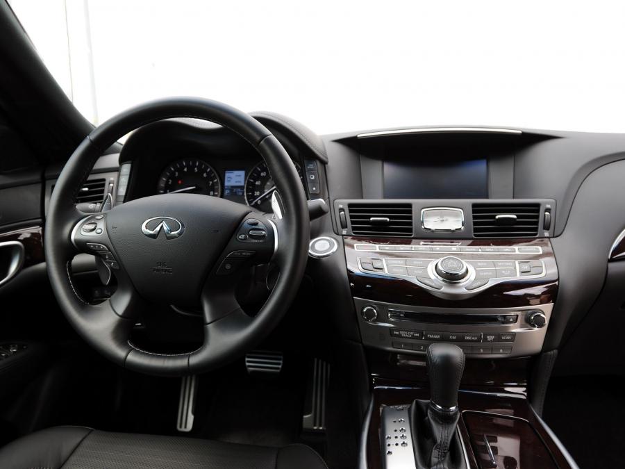  Infiniti Q70L 5.6 2015 года  (фото 6 из 27)